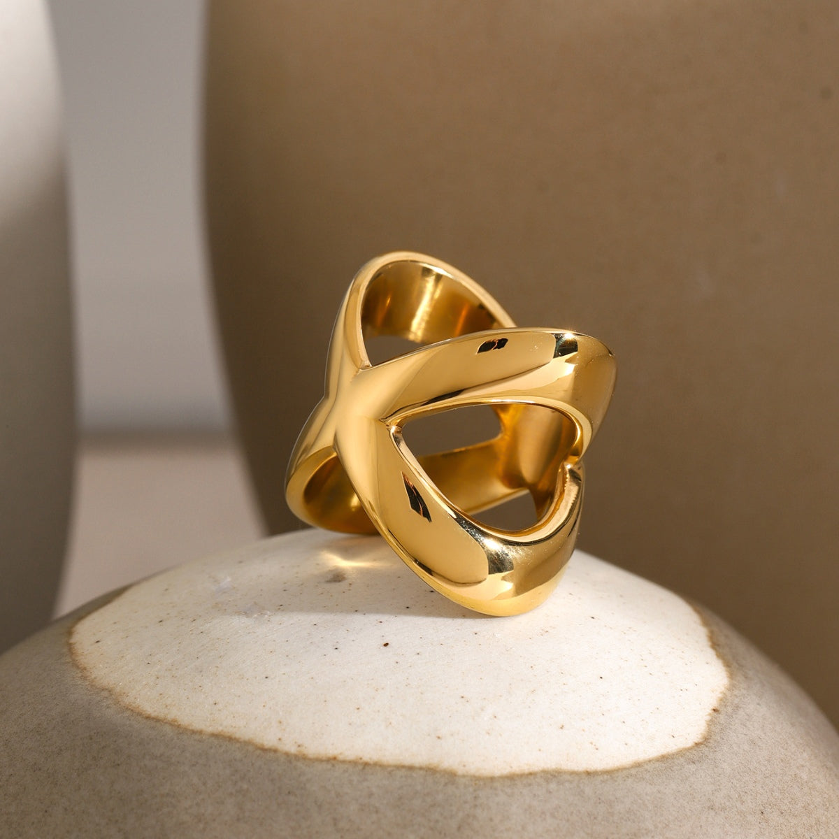 18K Gold-Plated Crisscross Ring | Maekery Studio