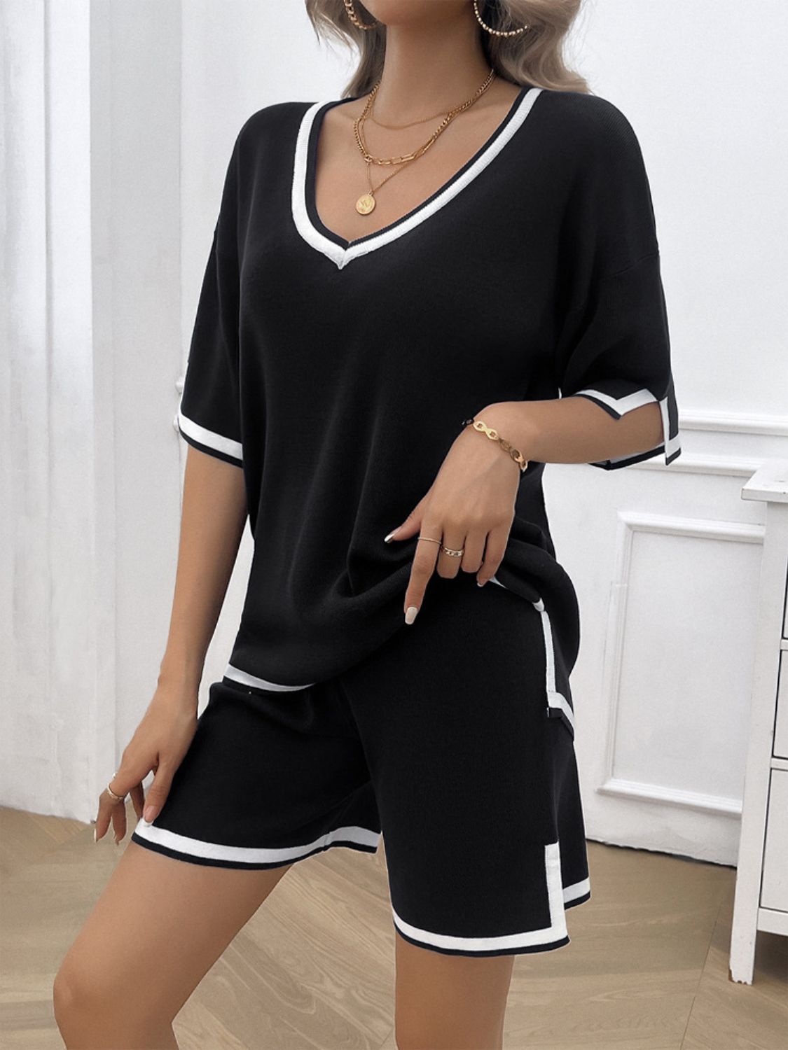 Devine Contrast Trim V-Neck Top and Shorts Set | Maekery Studio